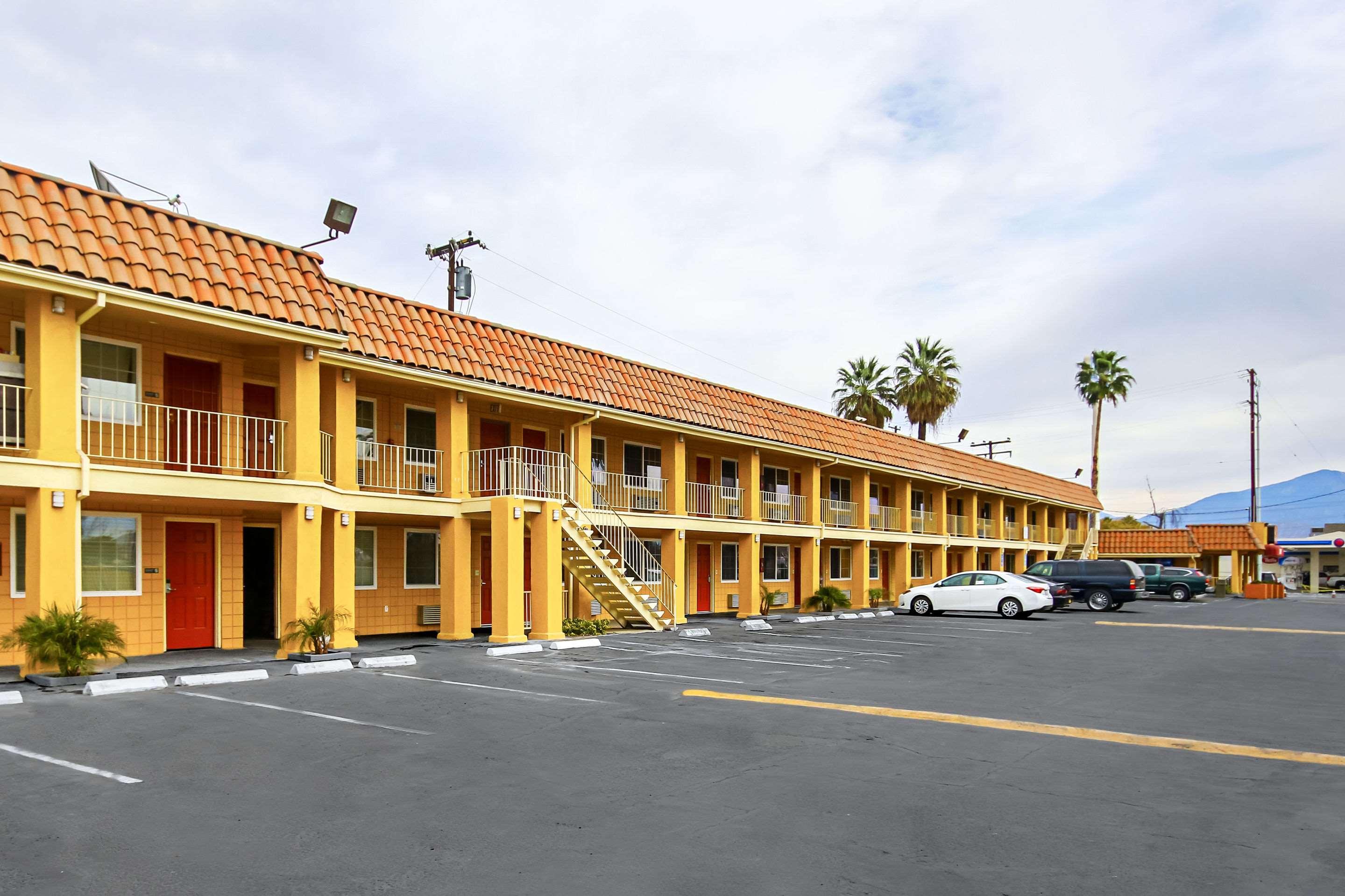 Econo Lodge San Bernardino I-215 Exterior photo